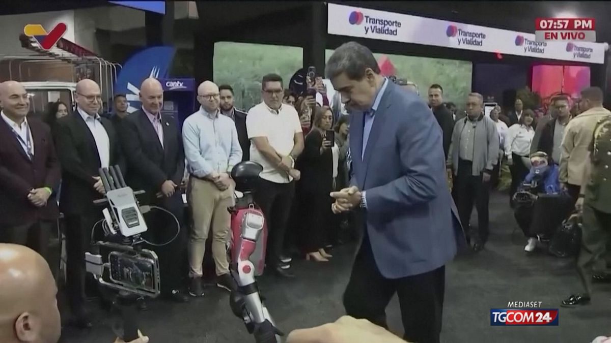 MADURO BALLA CON ROBOT AI X SITO SRV