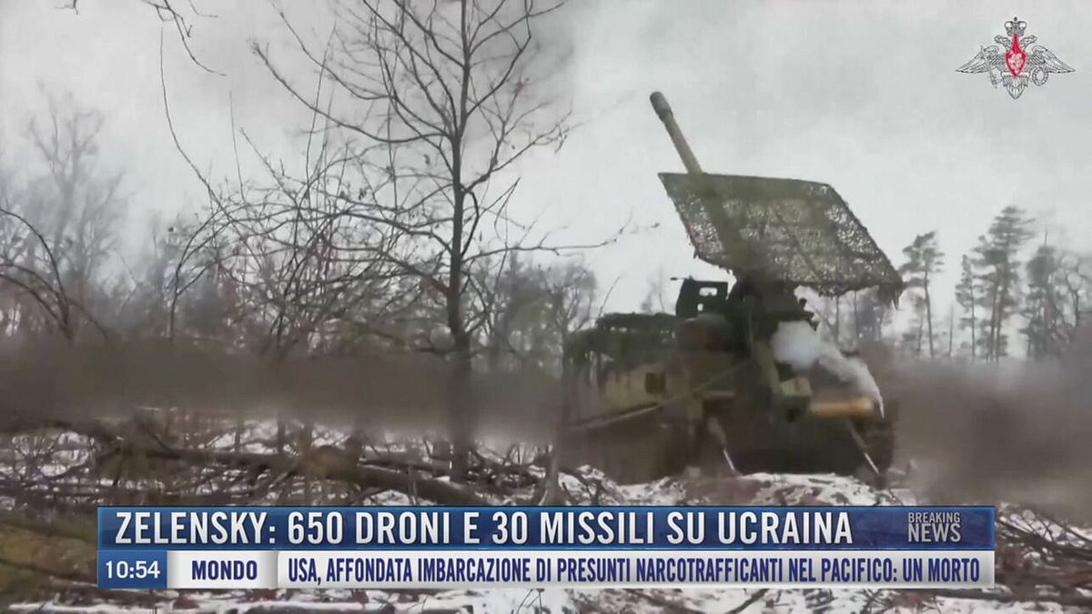Breaking News delle 11.00 | Zelensky: 650 droni e 30 missili su Ucraina