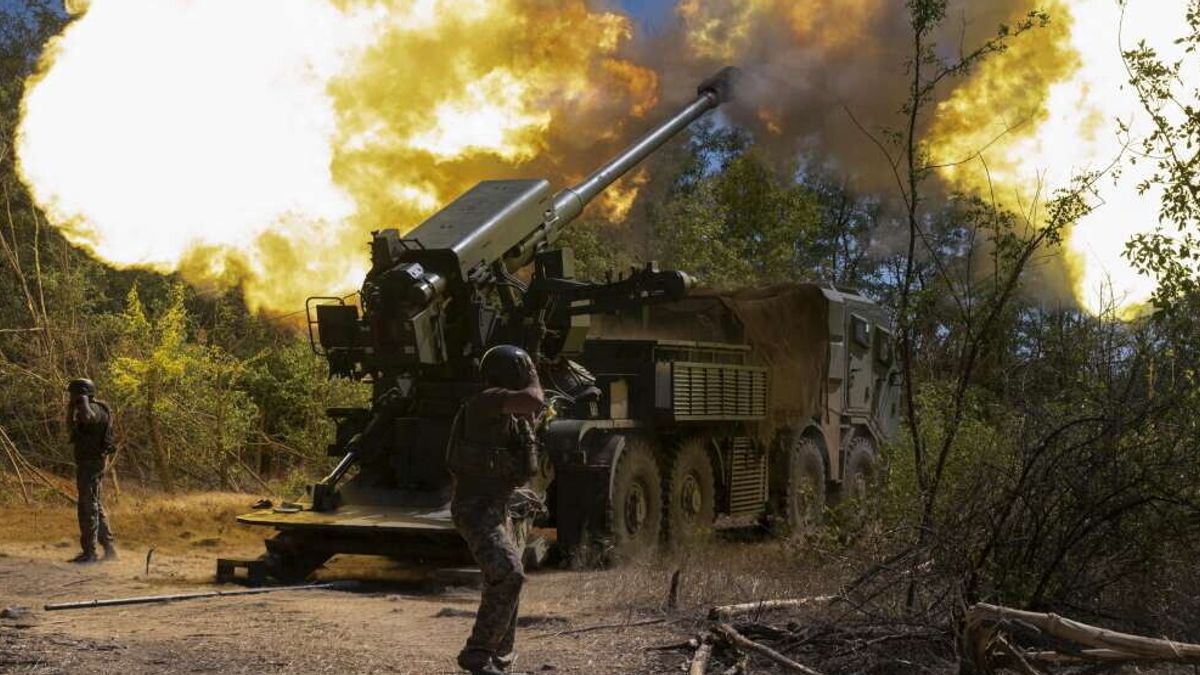 Soldati ucraini in prima linea nella regione di Zaporizhzhia, dove si segnalano nuovi attacchi da parte dei russi