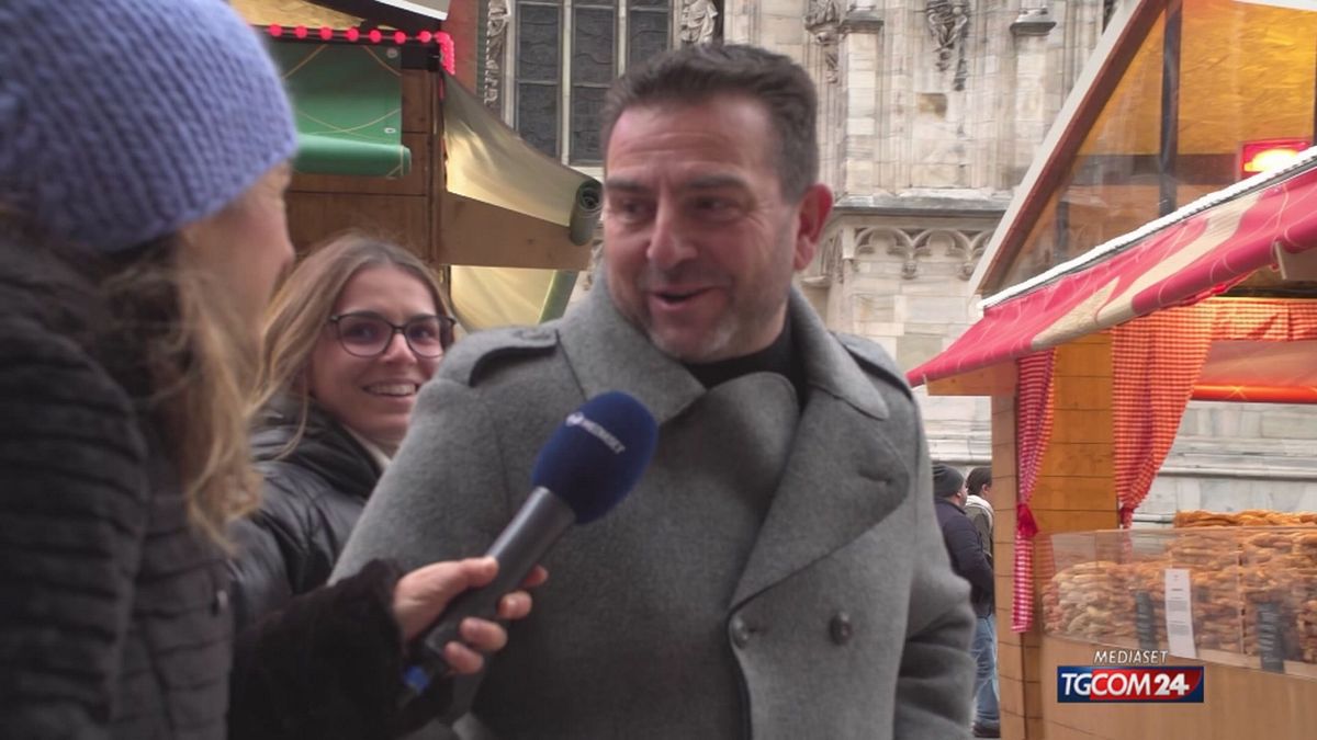 12.00 MILANO, I RITARDATARI DEL REGALO SRV