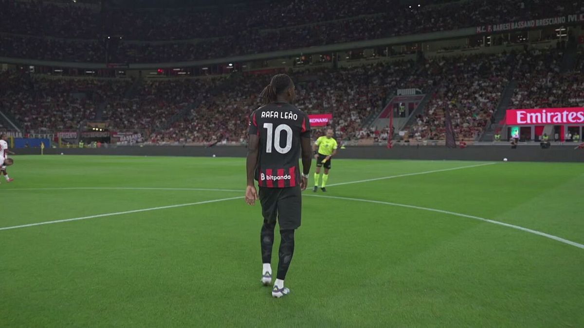 Leao "studia" il Verona