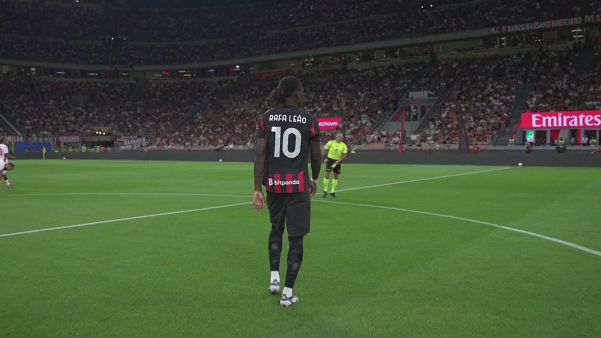 Leao "studia" il Verona