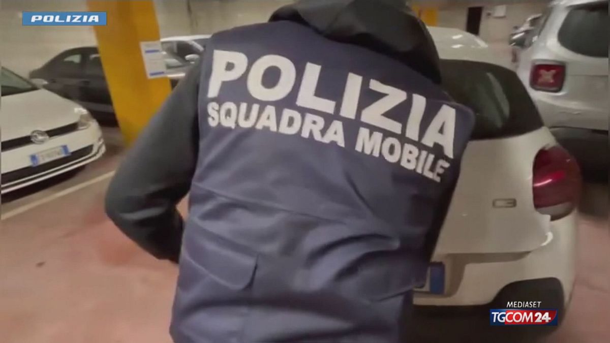 18.20 MILANO, COPPIA DI LADRI: 14 FURTI IN UN MESE OK OK K