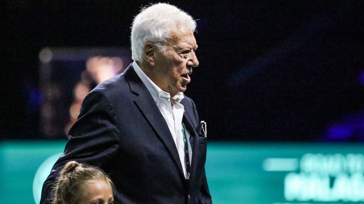 Il 1° dicembre lo sport italiano piange la scomparsa di Nicola Pietrangeli, morto all'età di 92 anni. Leggenda indiscussa, in carriera ha vinto due Roland Garros e guidato da capitano l'Italia alla storica Coppa Davis del '76. Numero 3 del ranking mondiale nella sua epoca, resta ad oggi l'unico tennista italiano nella International Tennis Hall of Fame. 