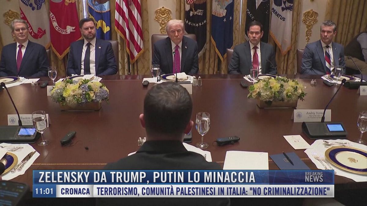 Breaking News delle 11.00 | Zelensky da Trump, Putin lo minaccia