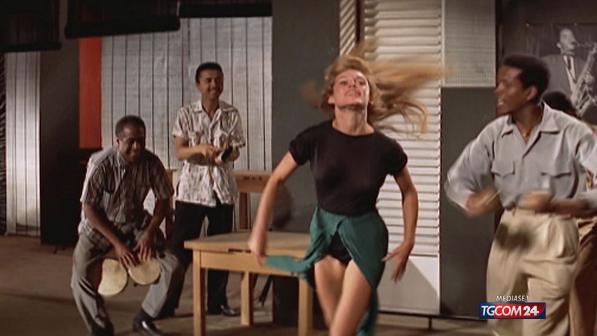 12.00 BARDOT, ICONA DELLA MODA SRV