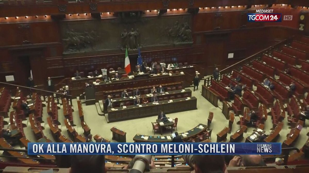 Breaking News delle 21.30 | Ok alla manovra, scontro Meloni-Schlein