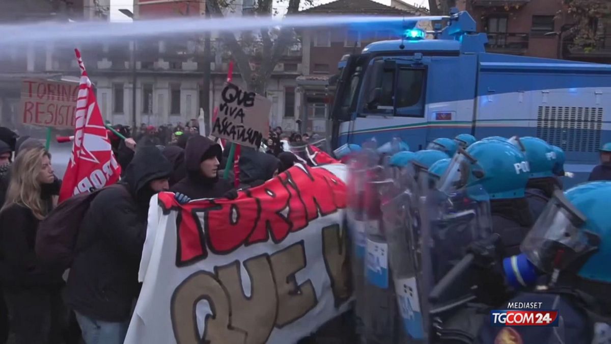 12.00 ASKATASUNA, ARRESTATI 6 MINORI SRV