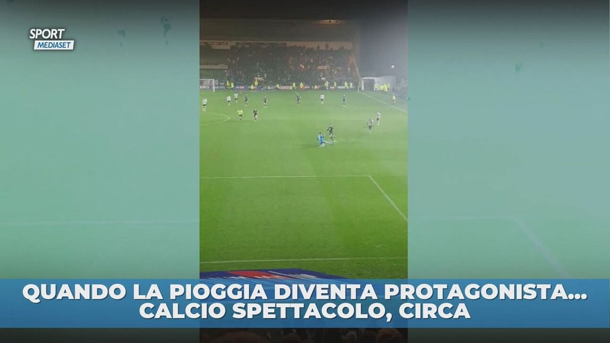 Calcio champagne sotto la pioggia
