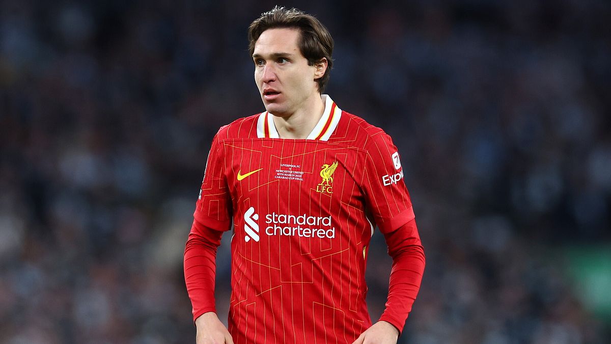 Federico Chiesa vorrebbe tornare in Serie A ma Slot lo bloccherà almeno sino al ritorno di Salah dalla Coppa d'Africa. Anche qui la concorrenza è folta: Roma e Napoli oltre la Juve