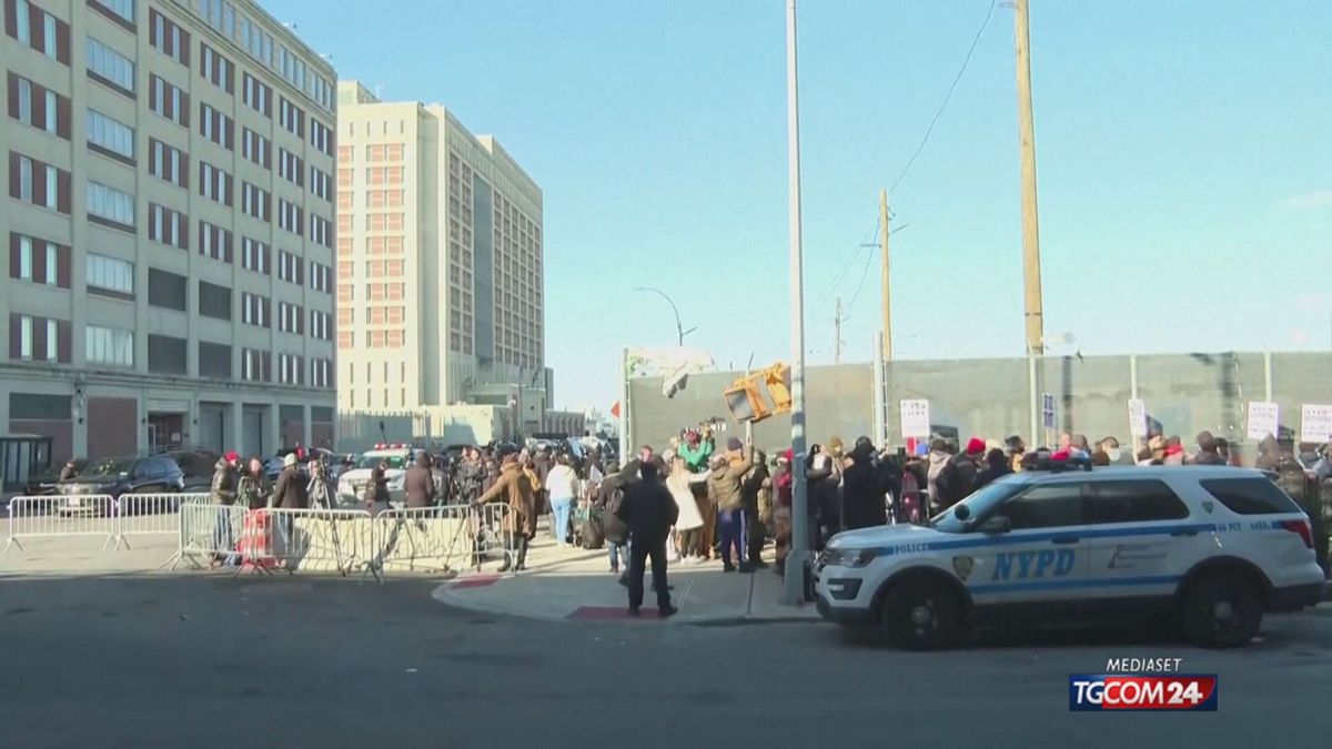 12.00 MADURO IN CORTE SRV