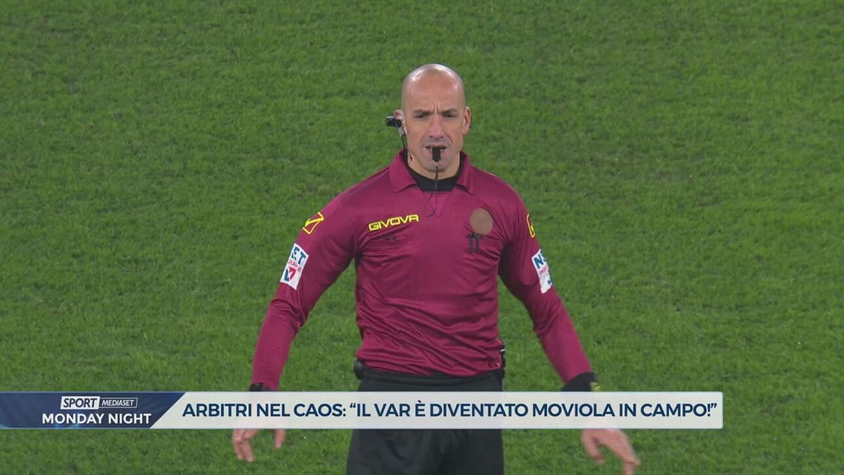 Arbitri nel caos: "Il Var è diventato moviola in campo!"