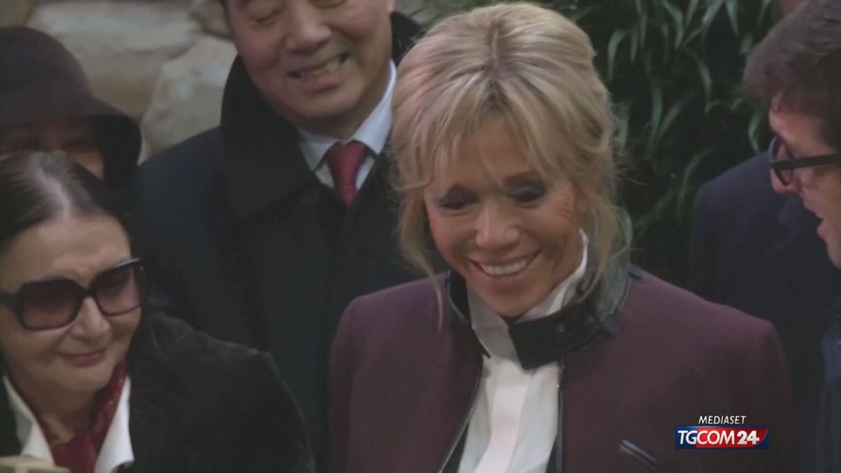 8.00  BRIGITTE MACRON  SRV