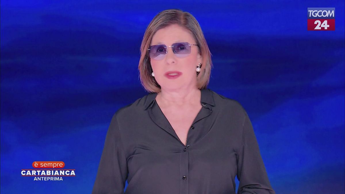 Bianca Berlinguer in onda con un paio di occhiali da sole: ecco il perché