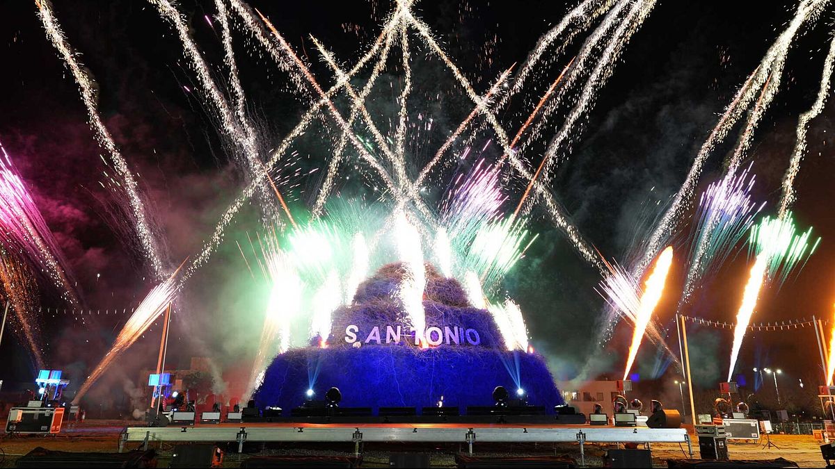 L'accensione della Fòcara. Foto di Daniele Raho