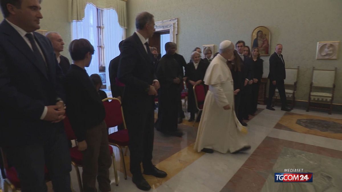 PAPA INCONTRA FAMIGLIARI CRANS SRV