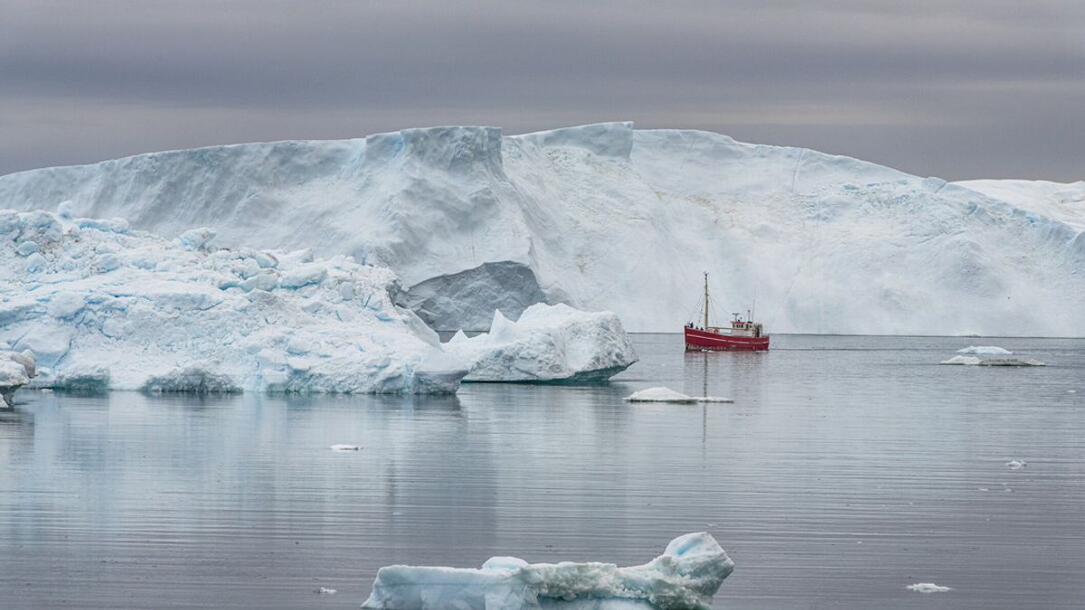 Giant iceberg, Disco Bay, Greenland