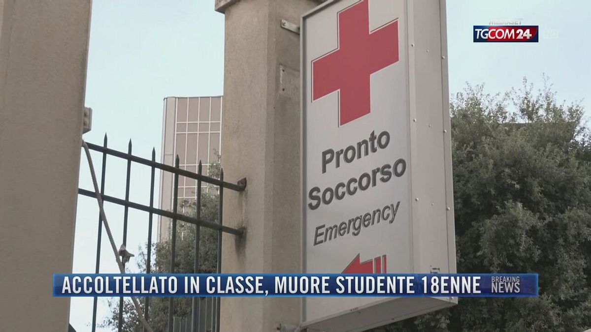 Breaking News delle 21.30 | Accoltellato in classe, muore studente 18enne