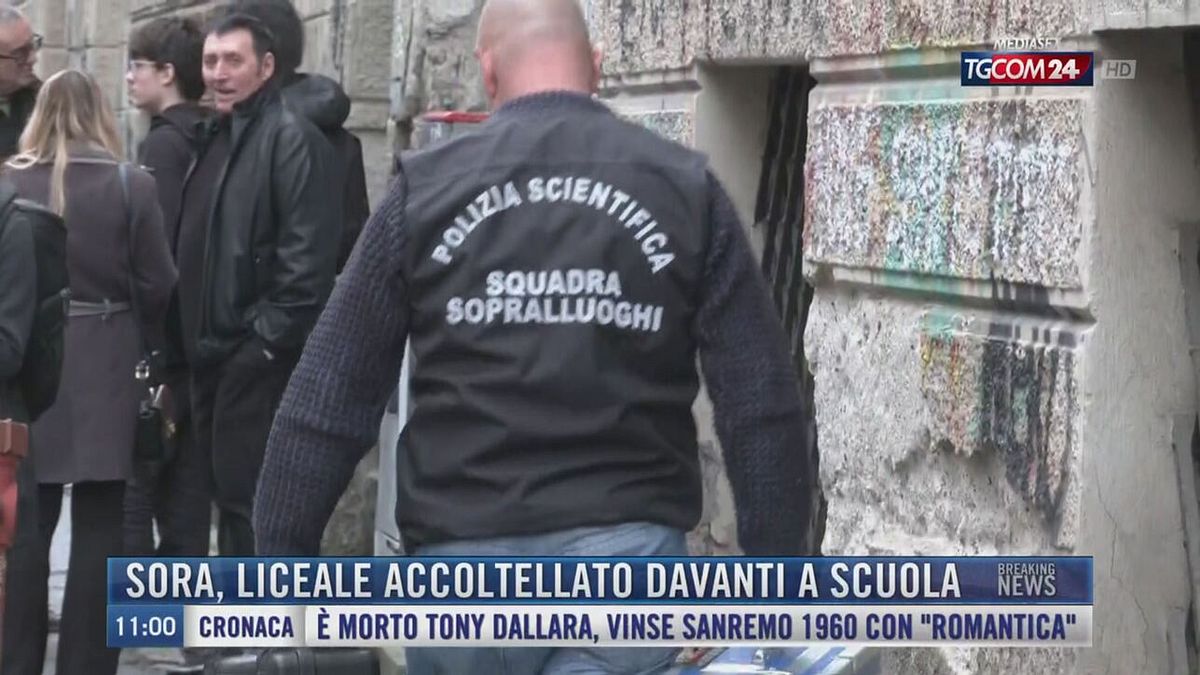 Breaking News delle 11.00 | Sora, liceale accoltellato davanti a scuola