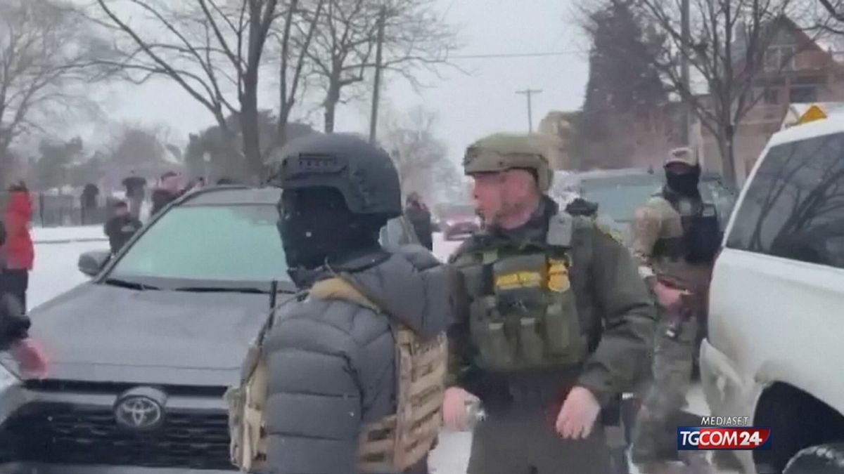 ICE ARRESTA MANIFESTANTI X SITO SRV