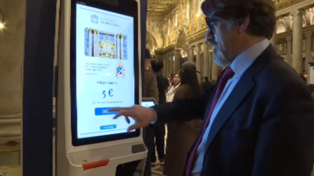 Chiesa, il Vaticano si attrezza per le offerte digitali