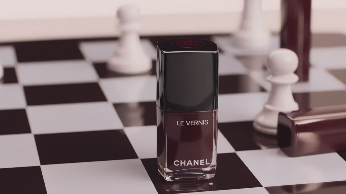 Tutto il potere di Rouge Noir: Chanel celebra il suo colore "cult"