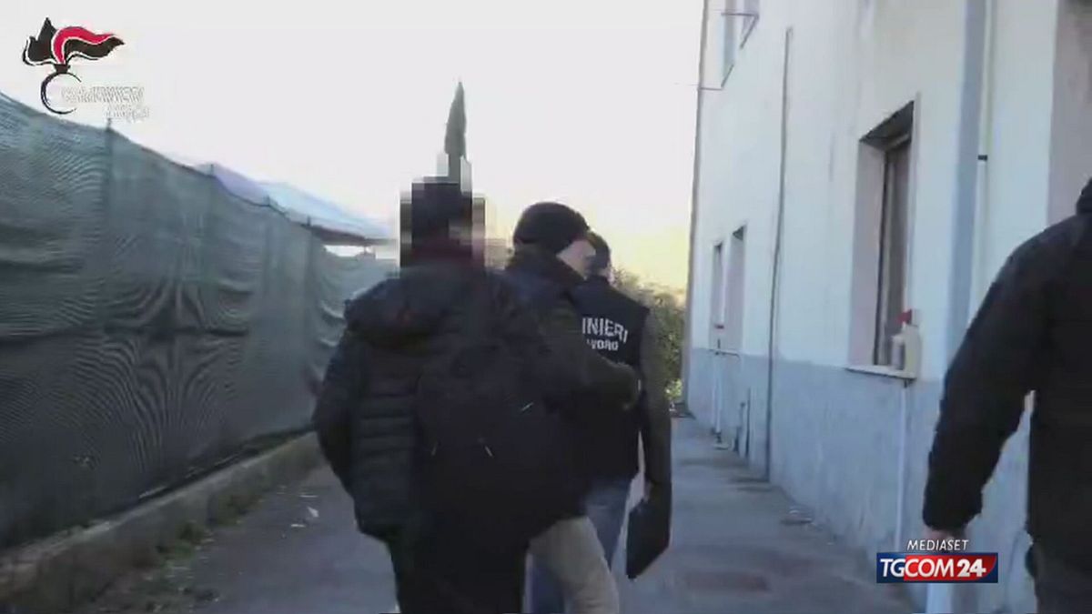LUCCA LAVORATORI CLANDESTINI IN LABORATORIO CINESE ARRESTI X SITO SRV