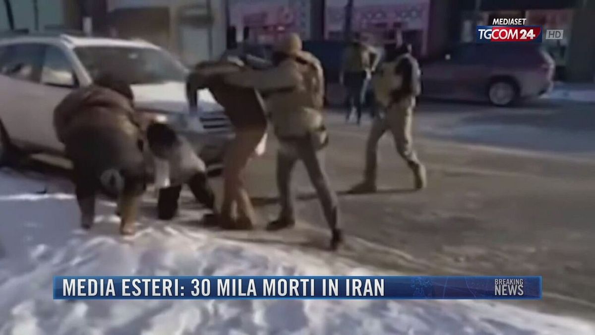 Breaking News delle 21.30 | Media esteri: 30mila morti in Iran