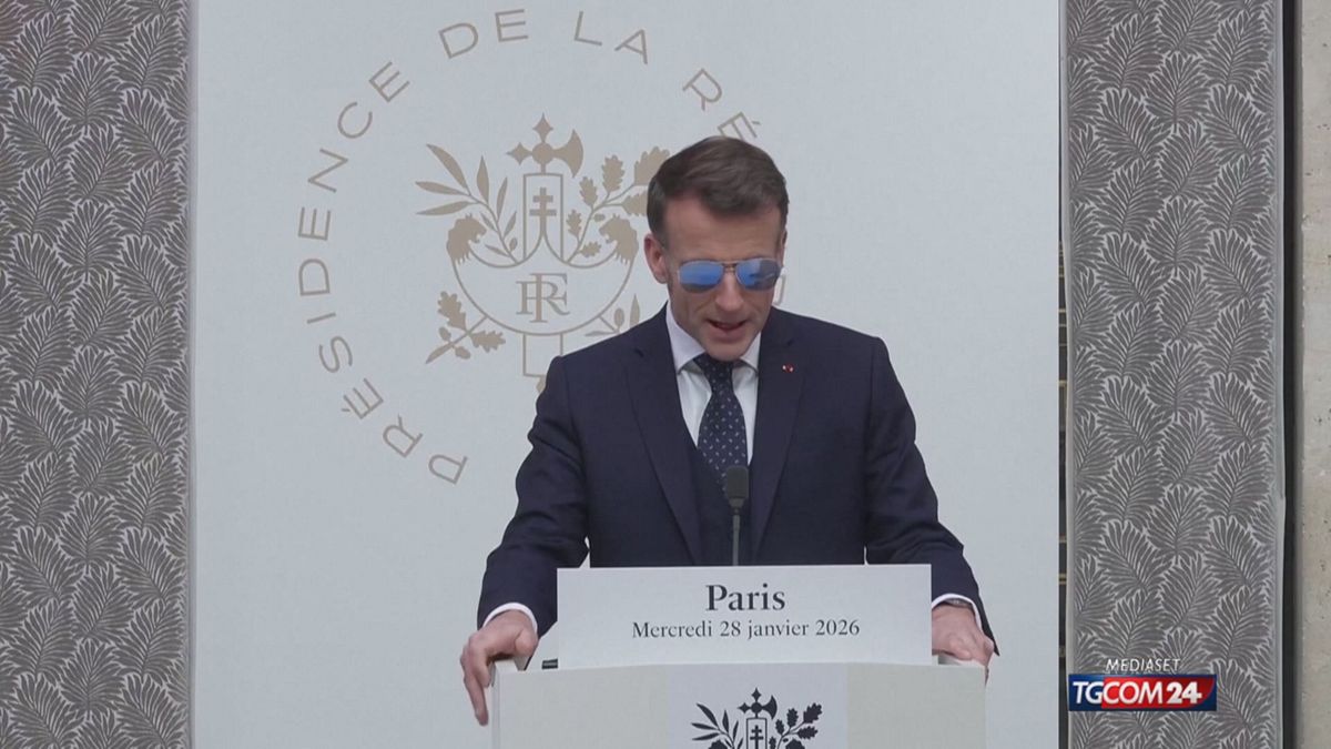 MACRON PARLA GROENLANDESE SITO SRV