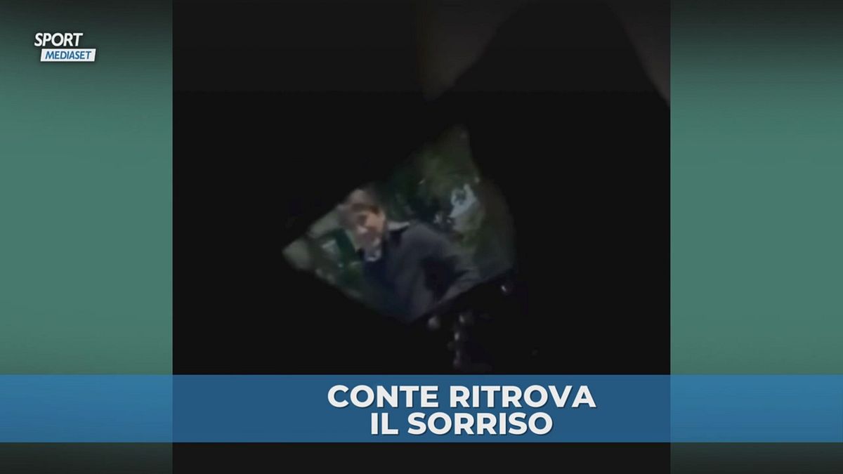 Conte, torna il sorriso: aiuta tifose a fare marcia indietro
