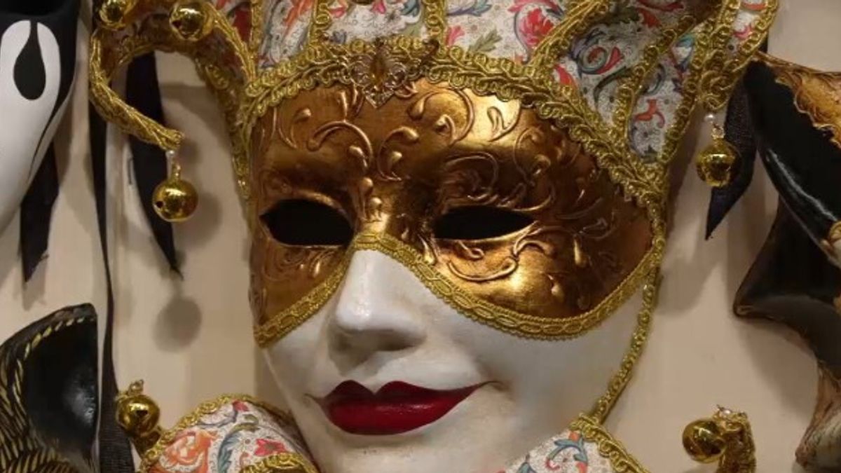 Carnevale a Venezia, nelle botteghe dove prendono vita le maschere artigianali