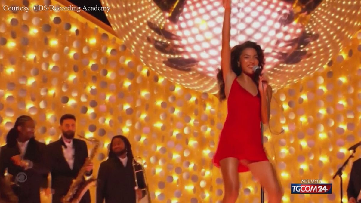 Grammy 2026, Bad Bunny trionfa e protesta contro l'Ice