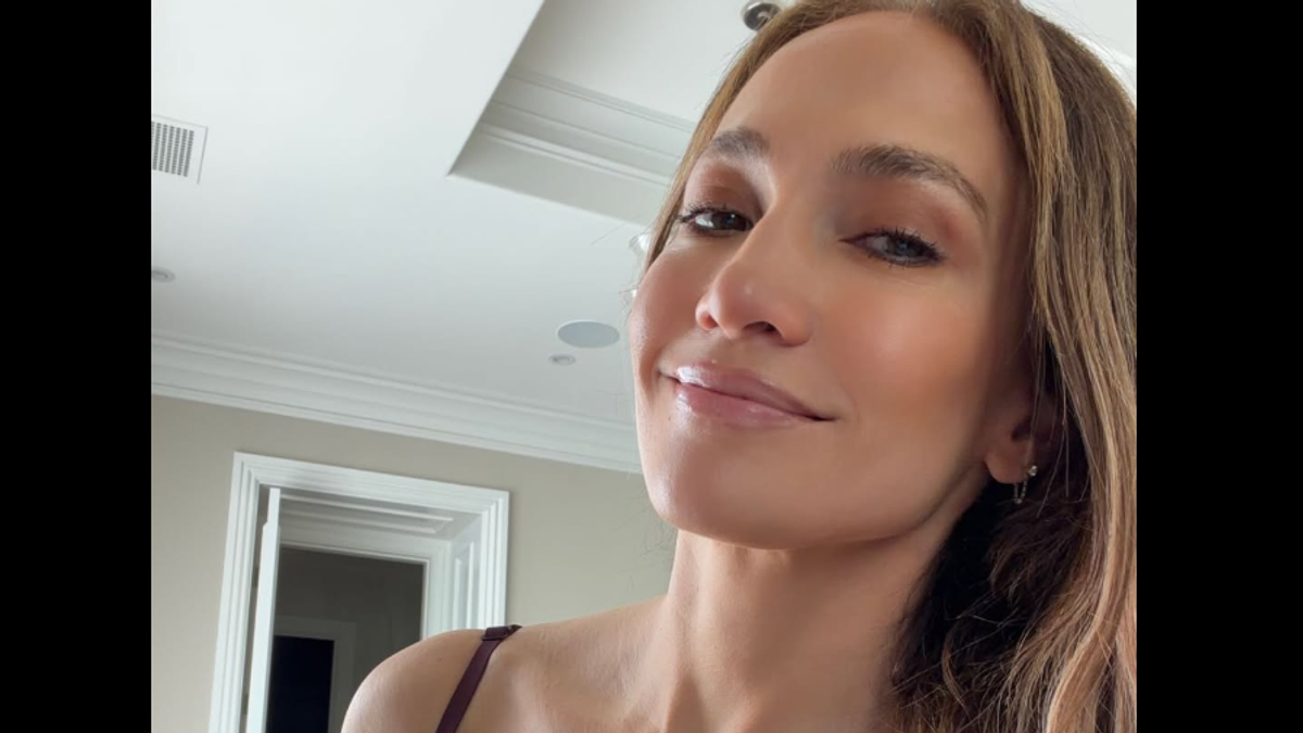 Jennifer Lopez nel suo video tutorial su Instagram