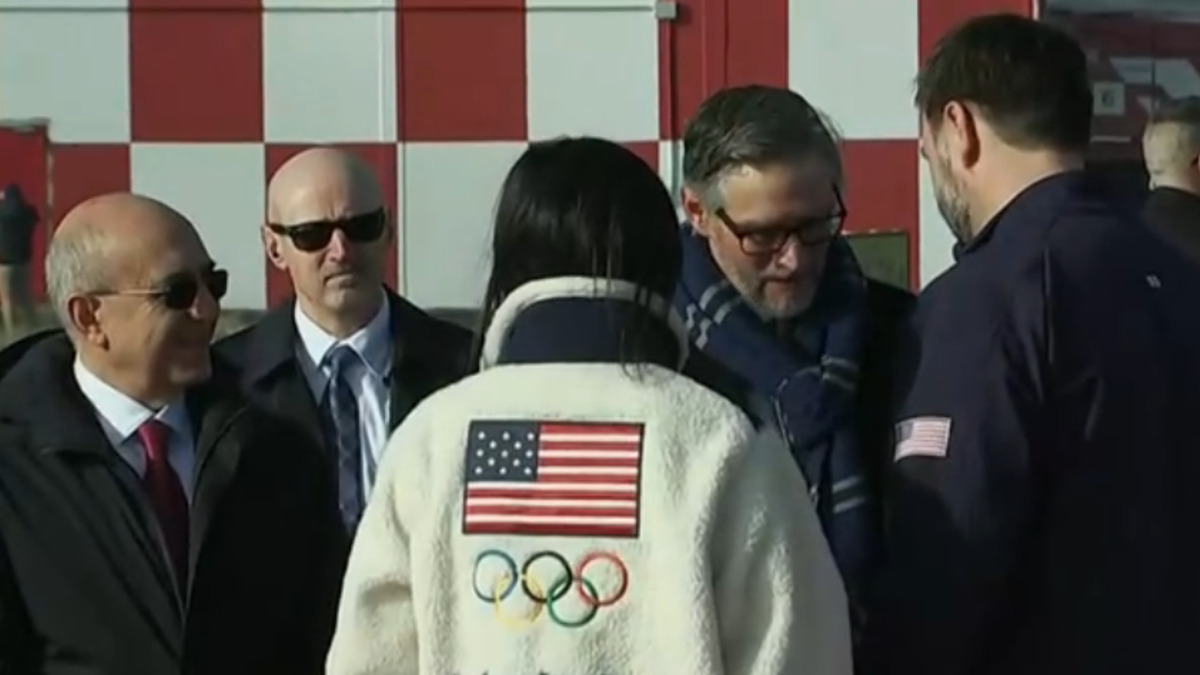 La coppia americana sulla pista di atterraggio di Malpensa