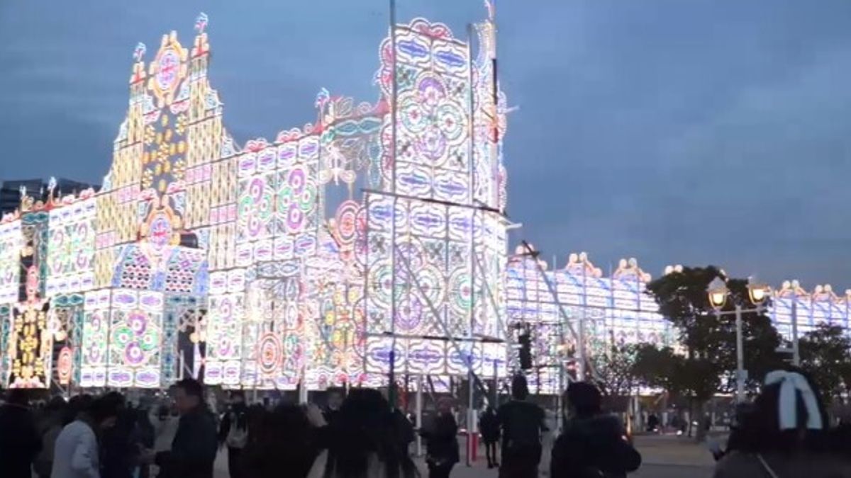 Luminarie artistiche risplendono in Giappone