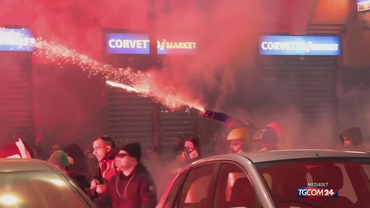 12.00 MANIFESTANTI ANTI-ITALIANI SRV