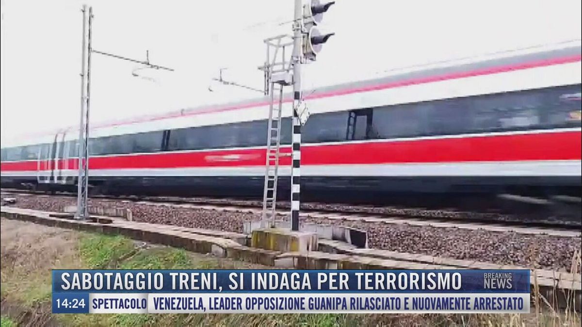 Breaking News delle 14.00 | Sabotaggio treni, si indaga per terrorismo