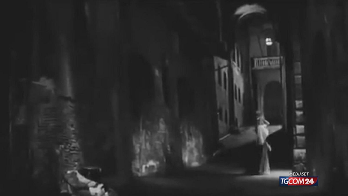 18.00 ROMA, FINANCIAL VS FONTANA TREVI A PAGAMENTO SRV