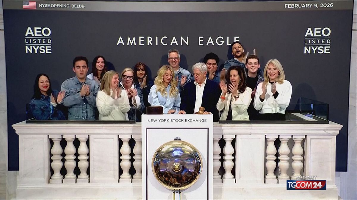 SIDNEY SWEENEY WALL STREET X SITO SRV