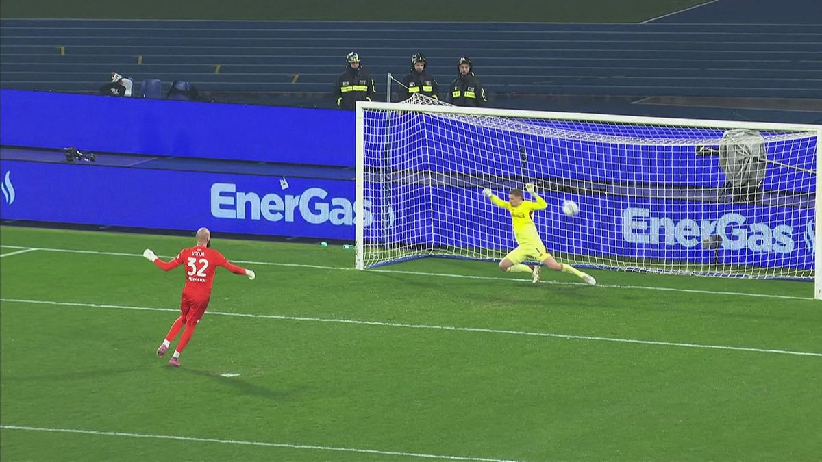 Il rigore folle di Milinkovic-Savic: spacca la traversa e poi segna grazie a... Butez