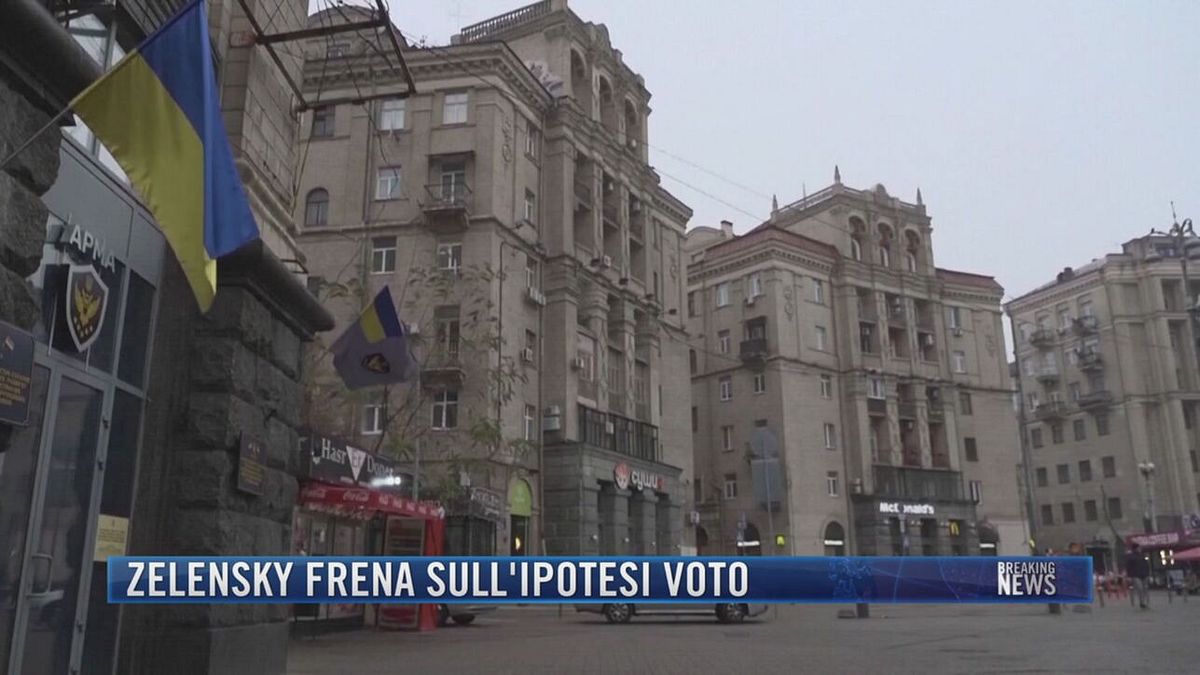 Breaking News delle 21.30 | Zelensky frena sull'ipotesi voto