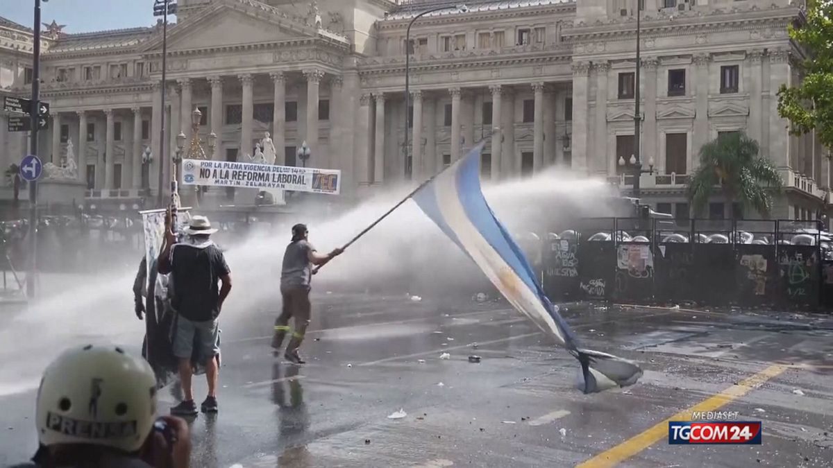 Argentina, manifestanti in strada contro la riforma sul lavoro