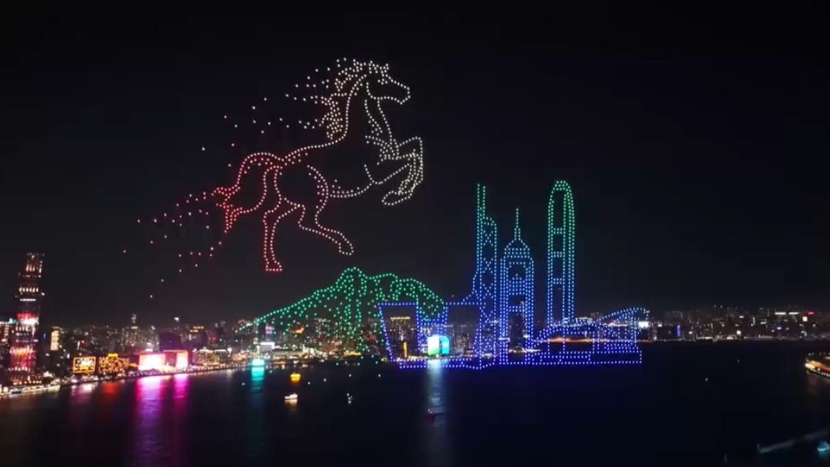 "Cavalli volanti" nei cieli di Hong Kong