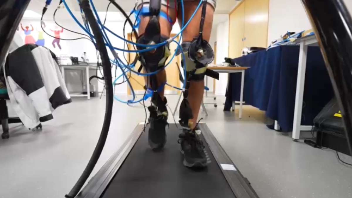 Spazio, in arrivo dei pantaloni robotici per facilitare i movimenti degli astronauti