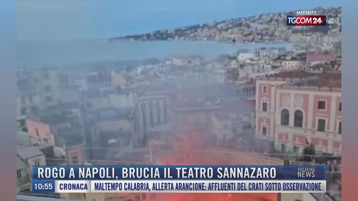 Breaking News delle 11.00 | Rogo a Napoli, brucia il teatro Sannazaro