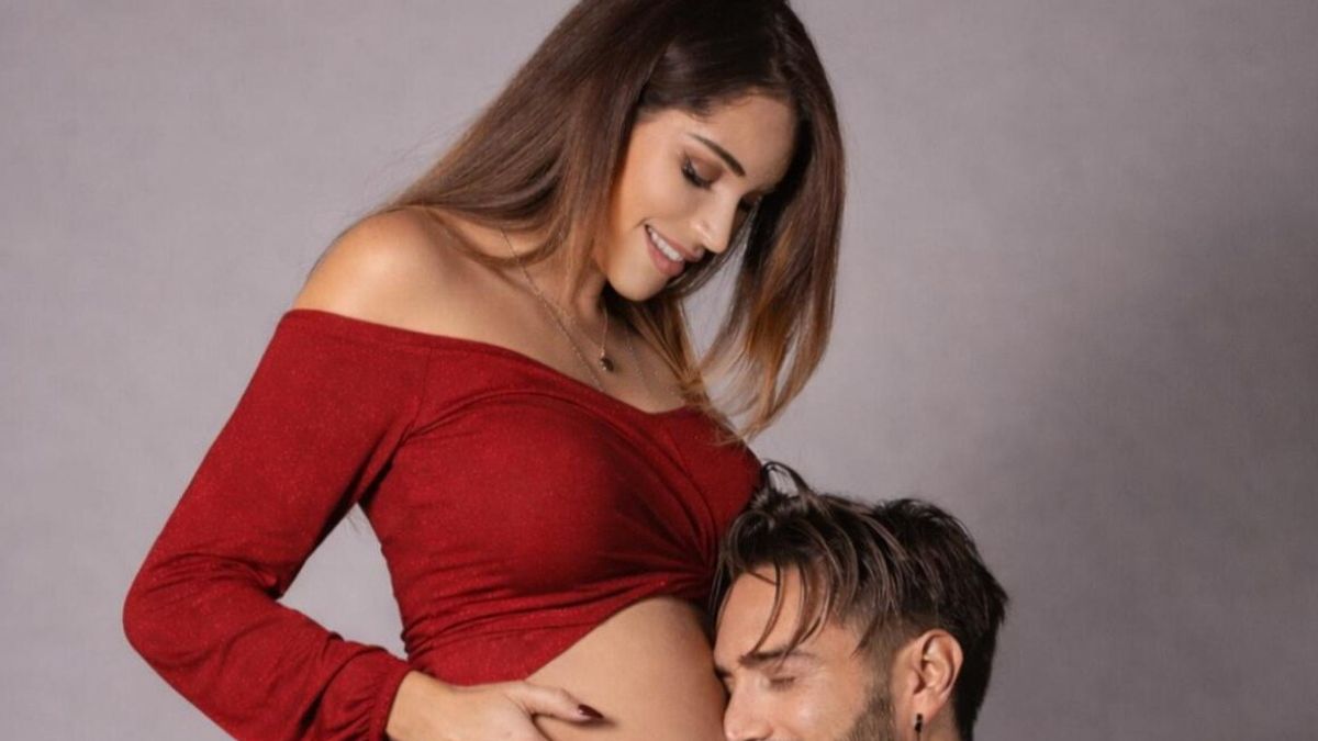 Delia Duran e Alex Belli mostrano il pancione sui social