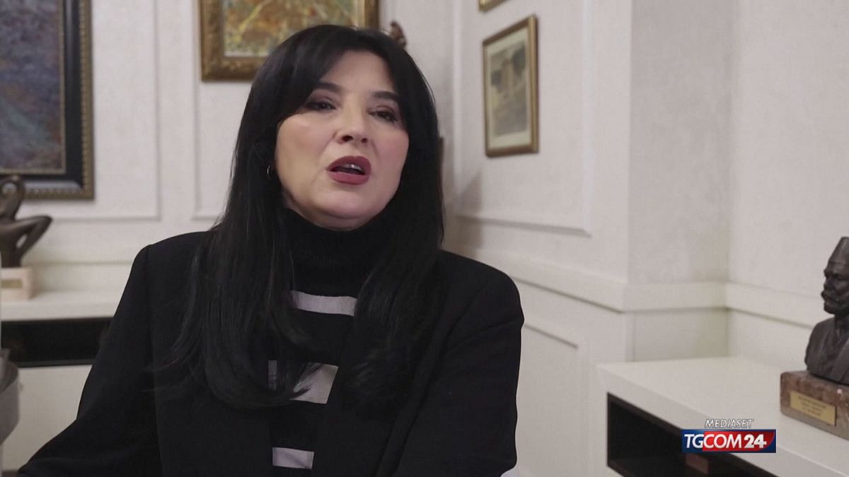 12.00 ALBANIA, ARRIVA LA MINISTRA FATTA CON L'AI SRV