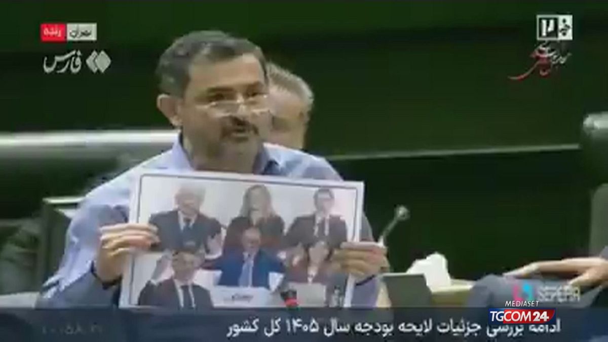 12.00 SFREGIO A MATTARELLA SRV