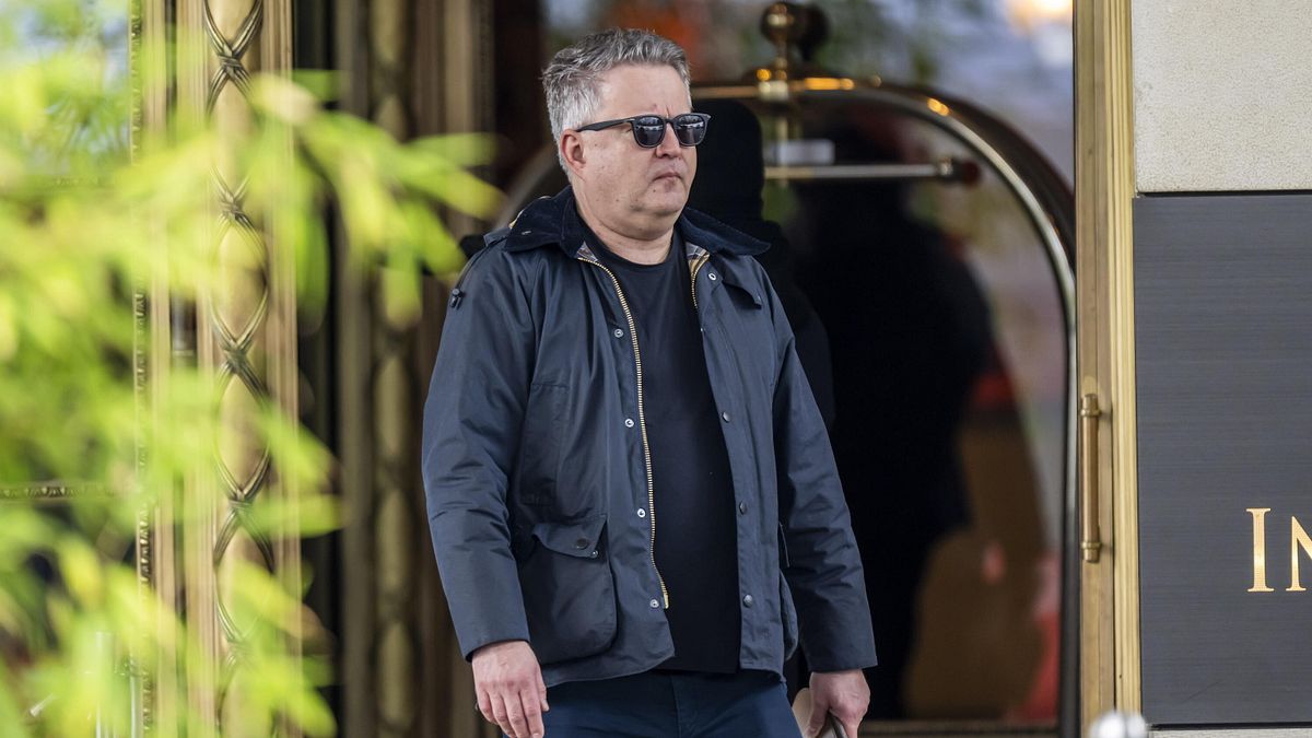 Ginevra, il vice ministro degli Esteri ucraino Sergiy Kyslytsya lascia l'hotel Intercontinental