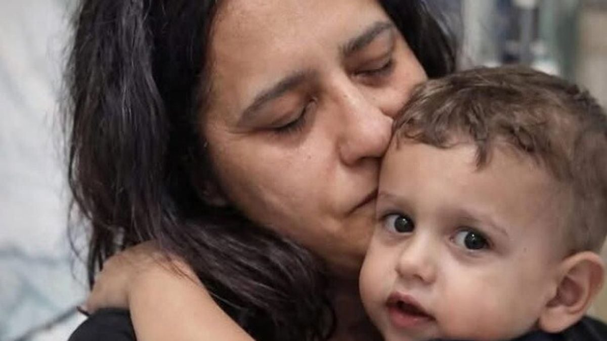  La mamma del piccolo Domenico, Patrizia Mercolino, con suo figlio